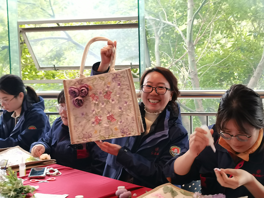 红旗船厂女神节活动：把爱“袋”回家（1）